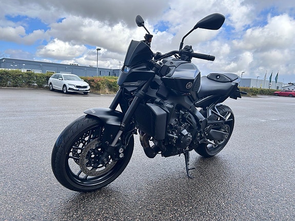 Yamaha MT-09 Y-AMT 3 of 8