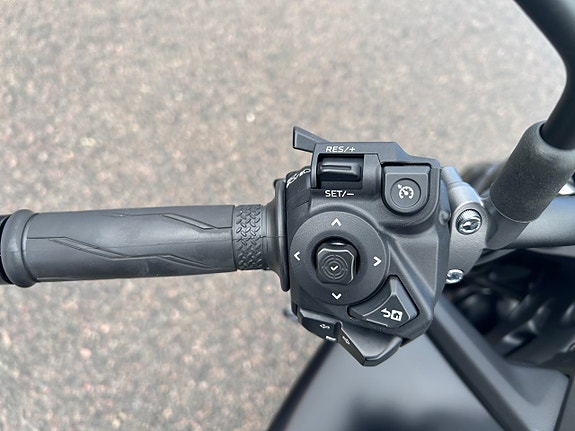Yamaha MT-09 Y-AMT 6 of 8