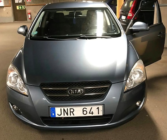 Kia Ceed 2 of 6