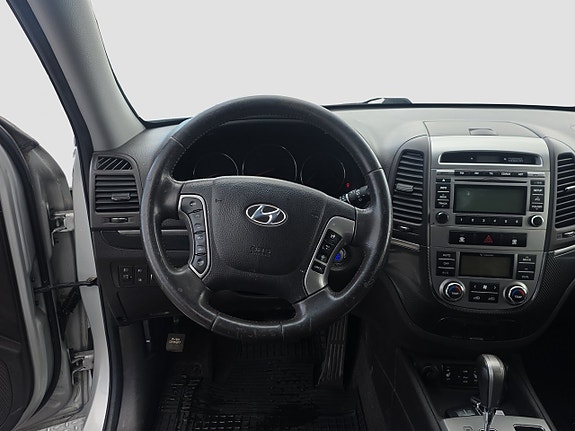 Hyundai Santa Fe 10 of 13