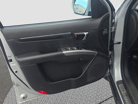 Hyundai Santa Fe 9 of 13