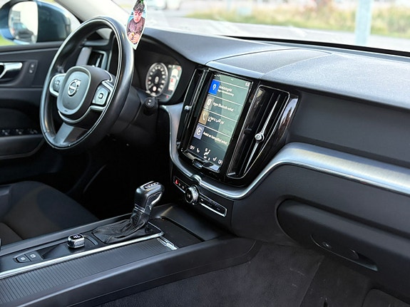 Volvo XC60 2 of 6