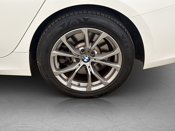 BMW 330e 30 of 30