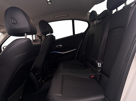 BMW 330e 18 of 30