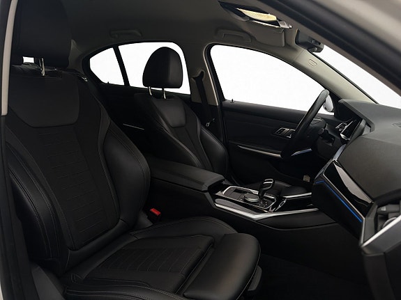 BMW 330e 17 of 30