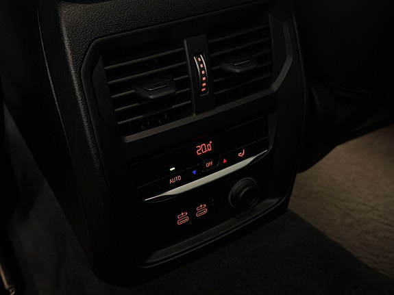 BMW 330e 19 of 30