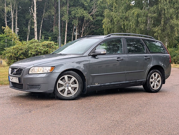 Volvo V50 2 of 8