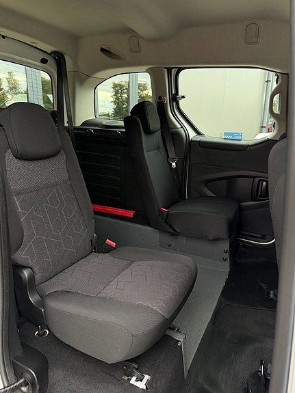 Peugeot Partner Tepee 20 of 26