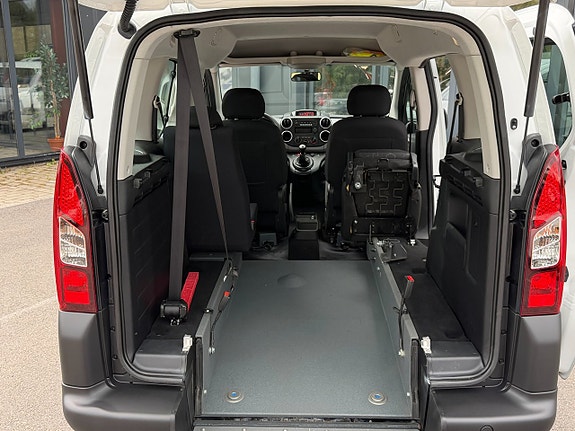 Peugeot Partner Tepee 12 of 26