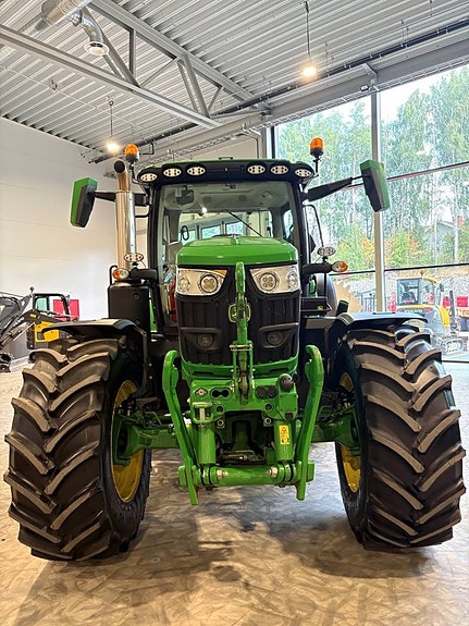 John Deere 6R185 / frontlyft / Räntekampanj! 3 of 11