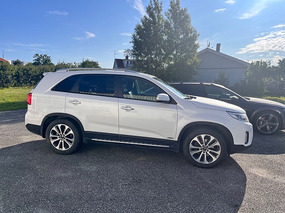 Kia Sorento 2 of 7