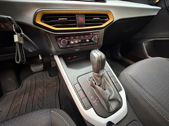 Seat Arona 12 of 12