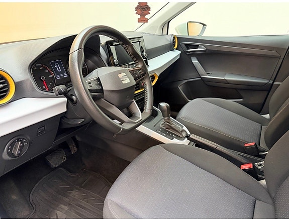 Seat Arona 5 of 12