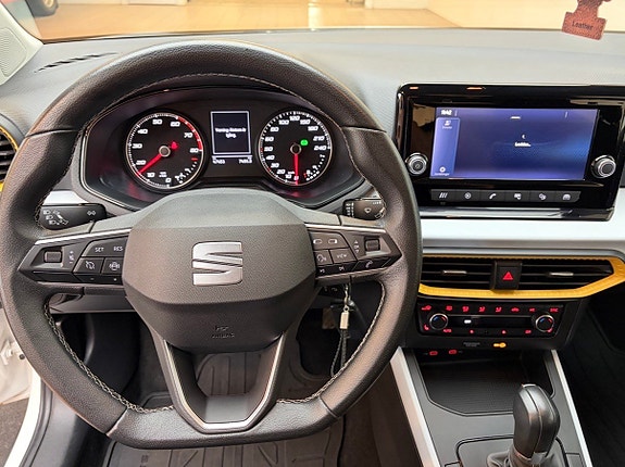Seat Arona 10 of 12