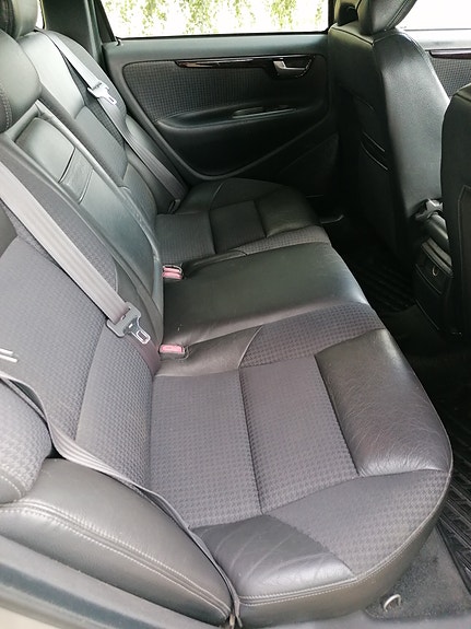 Volvo V70 7 of 23