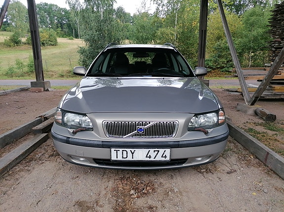 Volvo V70 3 of 23