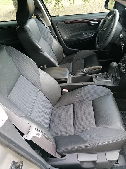 Volvo V70 6 of 23