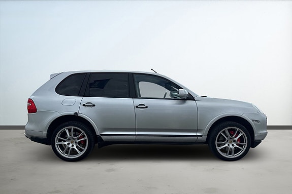 Porsche Cayenne Turbo 6 of 21