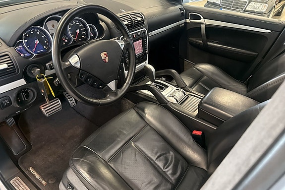Porsche Cayenne Turbo 17 of 21