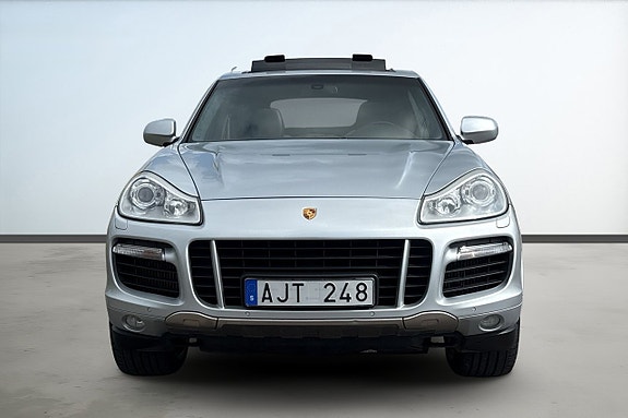 Porsche Cayenne Turbo 8 of 21