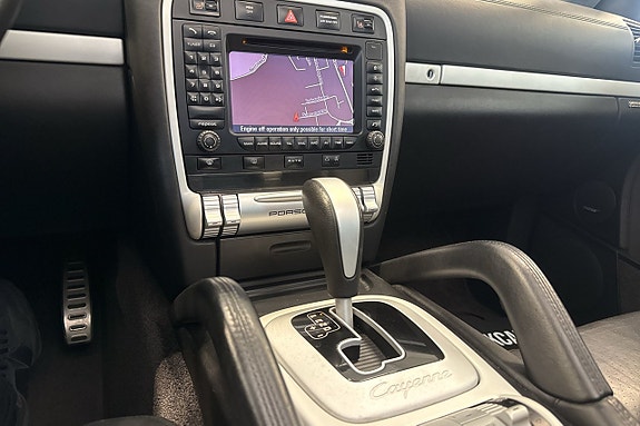 Porsche Cayenne Turbo 12 of 21