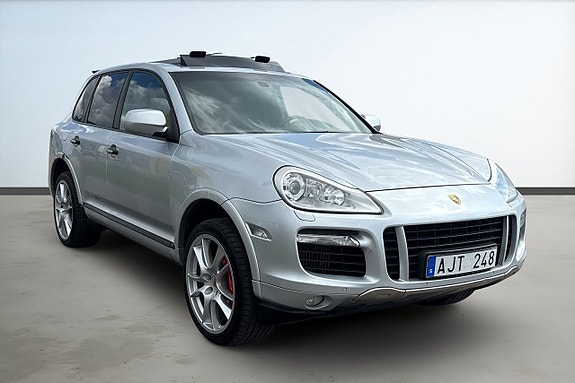Porsche Cayenne Turbo 7 of 21