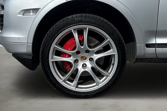 Porsche Cayenne Turbo 9 of 21
