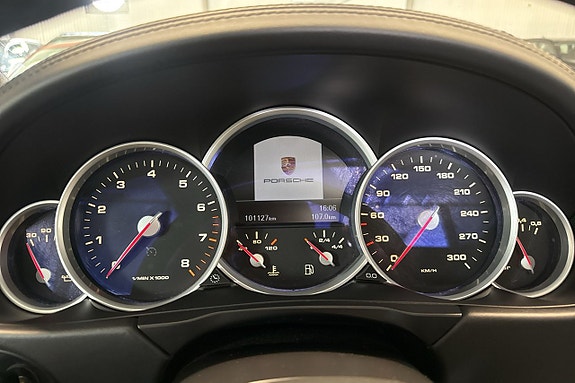 Porsche Cayenne Turbo 14 of 21