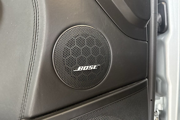 Porsche Cayenne Turbo 15 of 21
