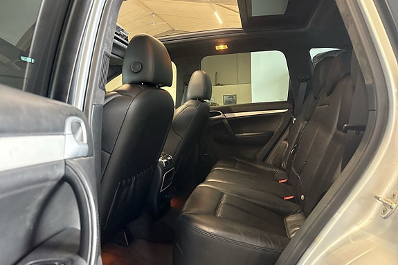 Porsche Cayenne Turbo 18 of 21