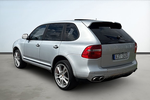 Porsche Cayenne Turbo 3 of 21
