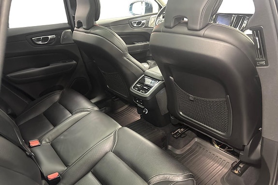Volvo XC60 11 of 21