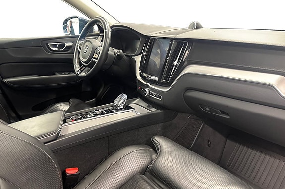Volvo XC60 10 of 21