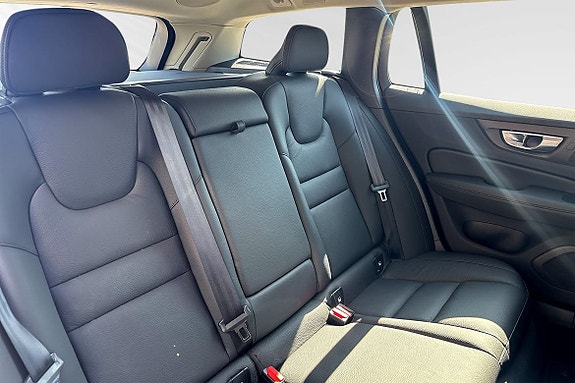 Volvo V60 11 of 16