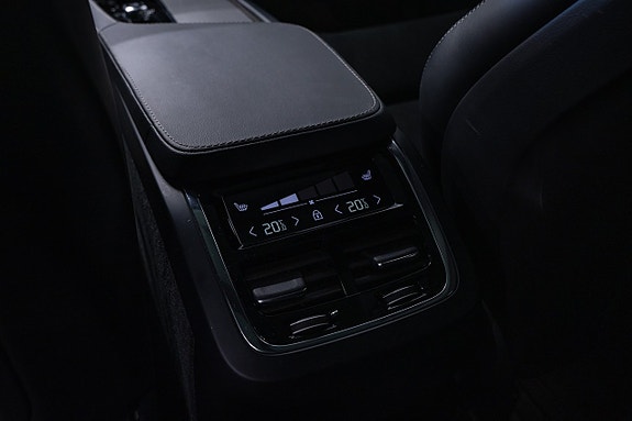 Volvo XC90 18 of 28