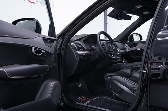 Volvo XC90 10 of 28