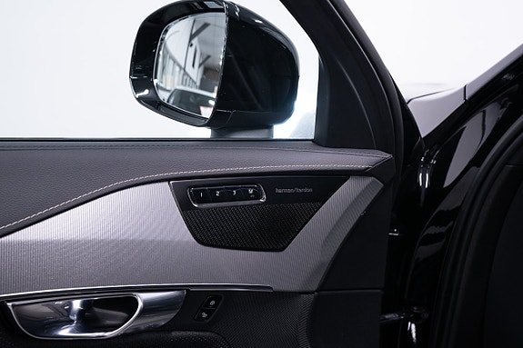 Volvo XC90 11 of 28
