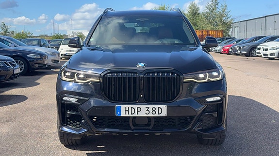 BMW X7 2 of 30
