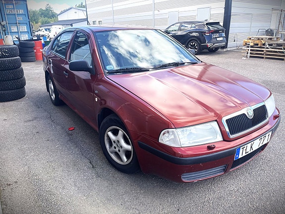 Skoda Octavia 2 of 4
