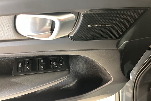 Volvo XC40 16 of 19