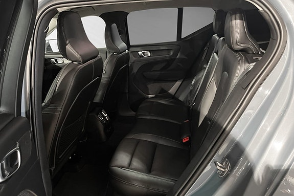 Volvo XC40 8 of 19
