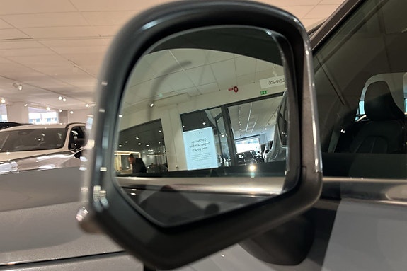 Volvo XC40 15 of 19