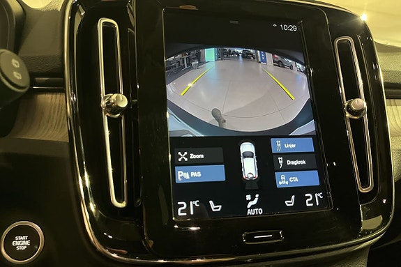 Volvo XC40 17 of 19
