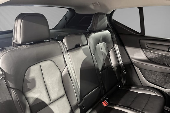 Volvo XC40 11 of 19