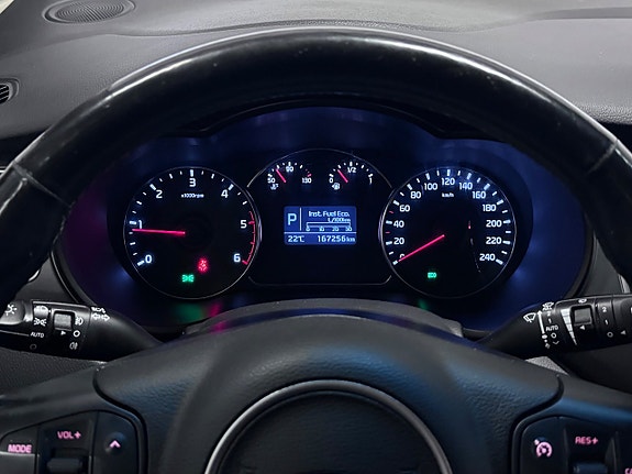 Kia Carens 21 of 25