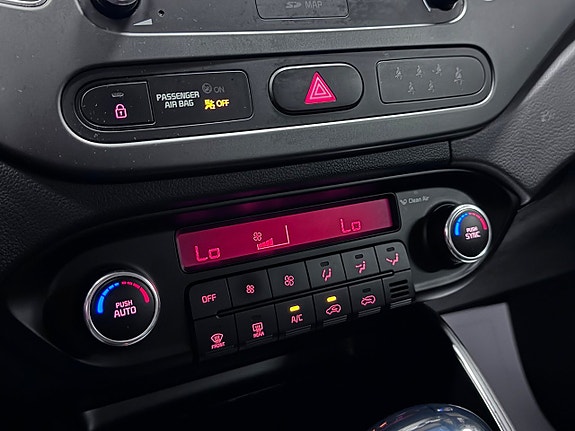 Kia Carens 22 of 25