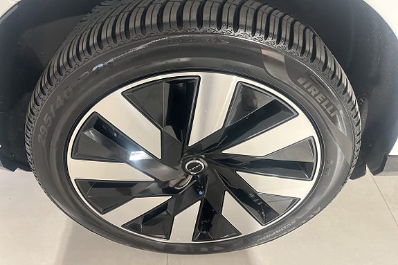 Volvo EX90 12 of 22