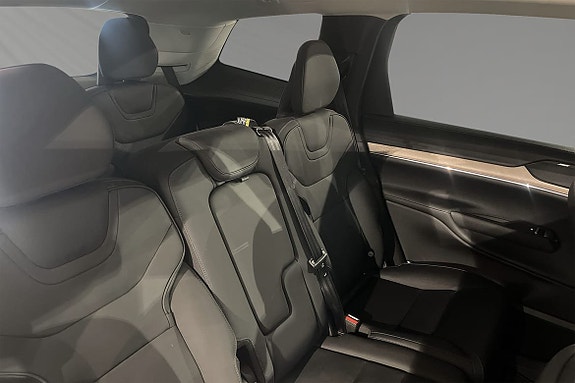 Volvo EX90 11 of 22