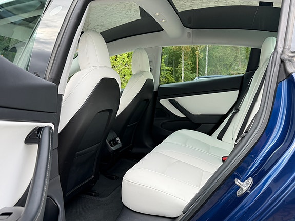 Tesla Model 3 8 of 11