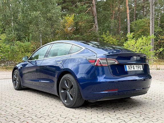 Tesla Model 3 4 of 11